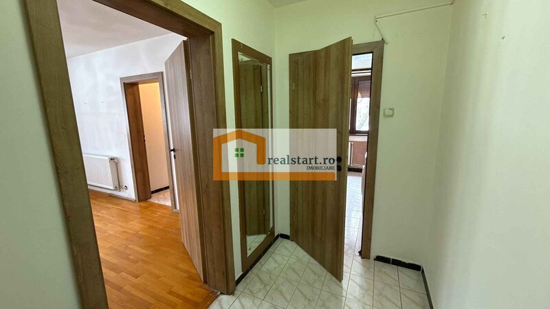 Metrou Dristor, Piata, langa Mall Park Lake, parter inalt, centrala termica,