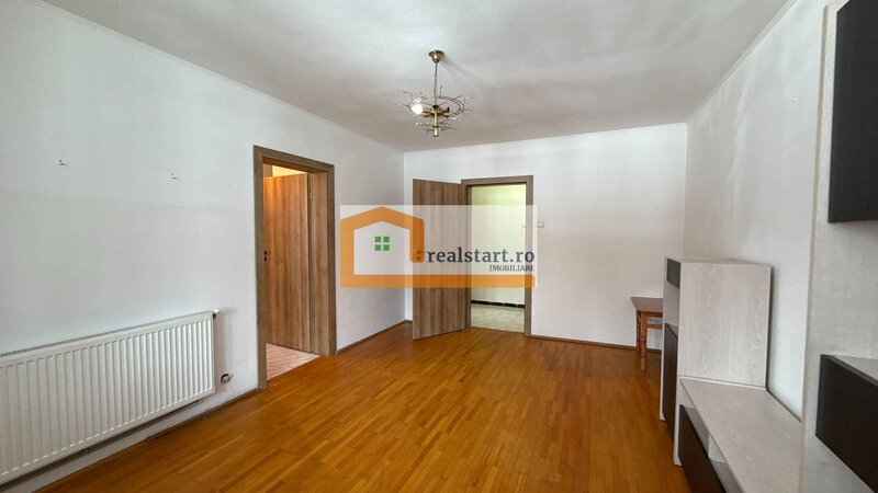 Metrou Dristor, Piata, langa Mall Park Lake, parter inalt, centrala termica,