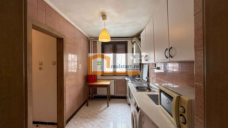 Metrou Dristor, Piata, langa Mall Park Lake, parter inalt, centrala termica,