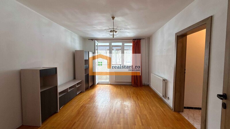 Metrou Dristor, Piata, langa Mall Park Lake, parter inalt, centrala termica,