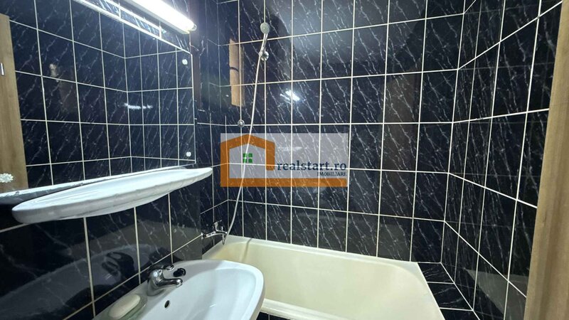 Metrou Dristor, Piata, langa Mall Park Lake, parter inalt, centrala termica,