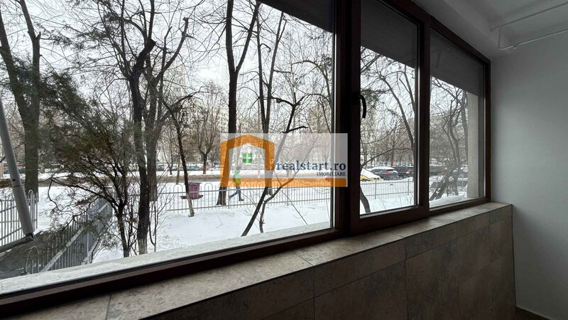 Metrou Dristor, Piata, langa Mall Park Lake, parter inalt, centrala termica,