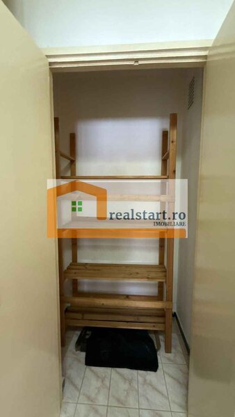 Metrou Dristor, Piata, langa Mall Park Lake, parter inalt, centrala termica,