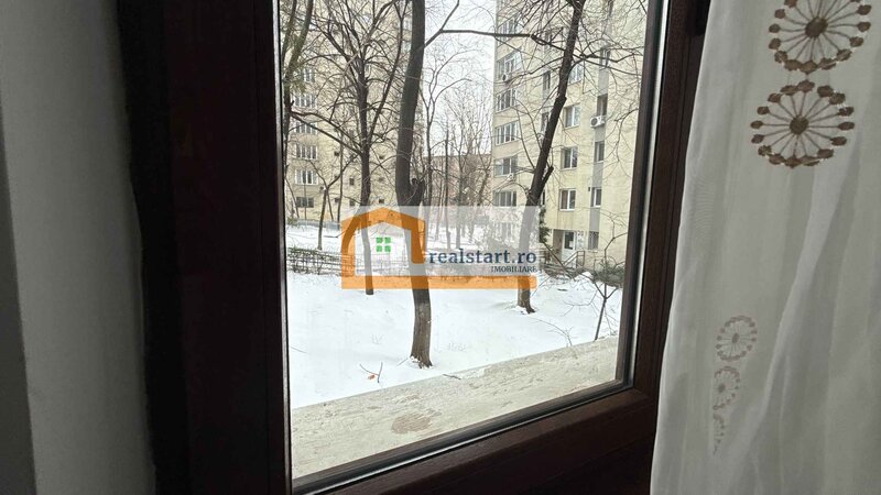 Metrou Dristor, Piata, langa Mall Park Lake, parter inalt, centrala termica,