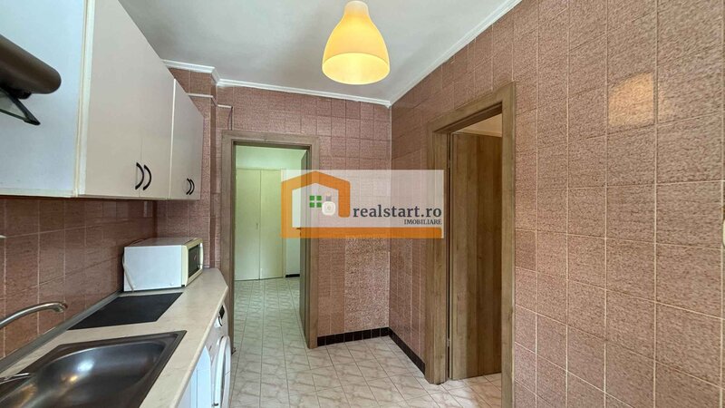 Metrou Dristor, Piata, langa Mall Park Lake, parter inalt, centrala termica,