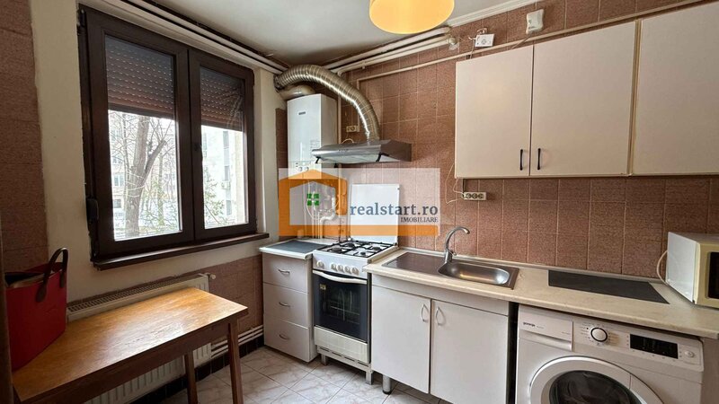 Metrou Dristor, Piata, langa Mall Park Lake, parter inalt, centrala termica,