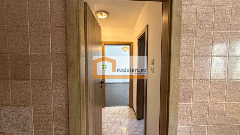 Metrou Dristor, Piata, langa Mall Park Lake, parter inalt, centrala termica,