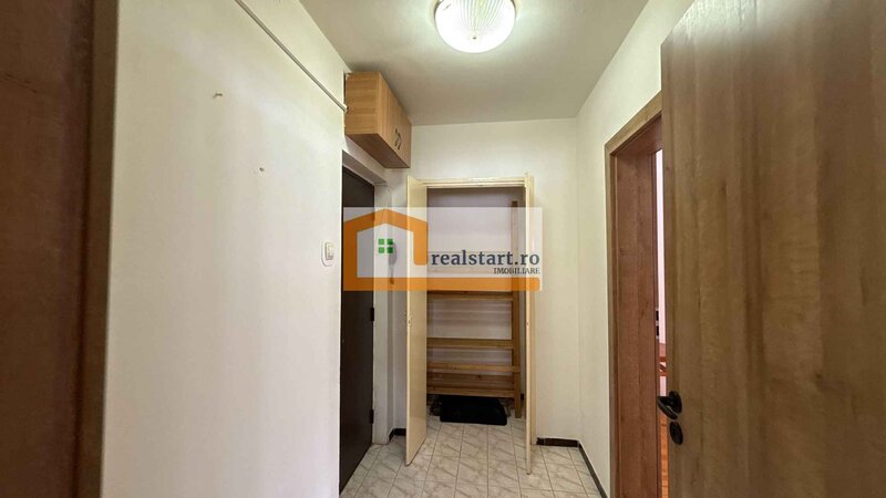 Metrou Dristor, Piata, langa Mall Park Lake, parter inalt, centrala termica,