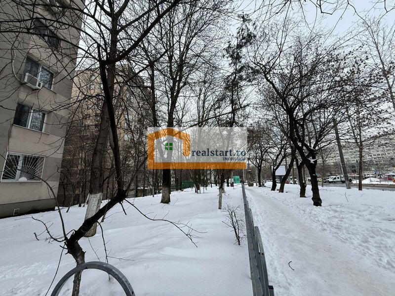 Metrou Dristor, Piata, langa Mall Park Lake, parter inalt, centrala termica,